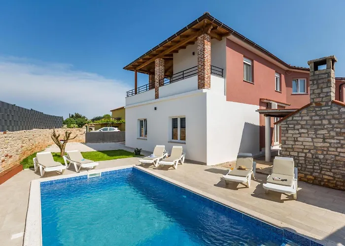 Gorgeous Home In Pula With Wifi